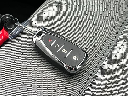 Used 2025 Chevrolet Trax LT w/ LT Convenience Package image 21