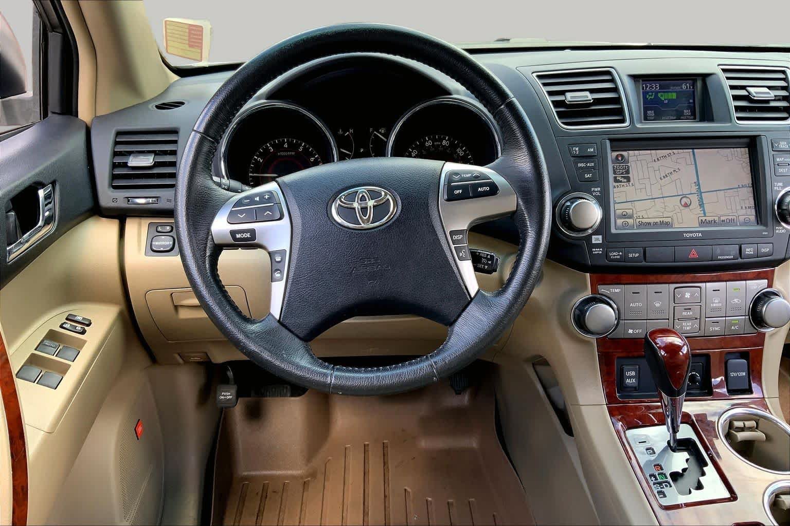 Used 2012 Toyota Highlander Limited w/ Tow Pkg FWD image 6