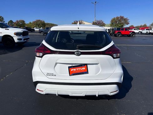 Used 2022 Nissan Kicks S image 4