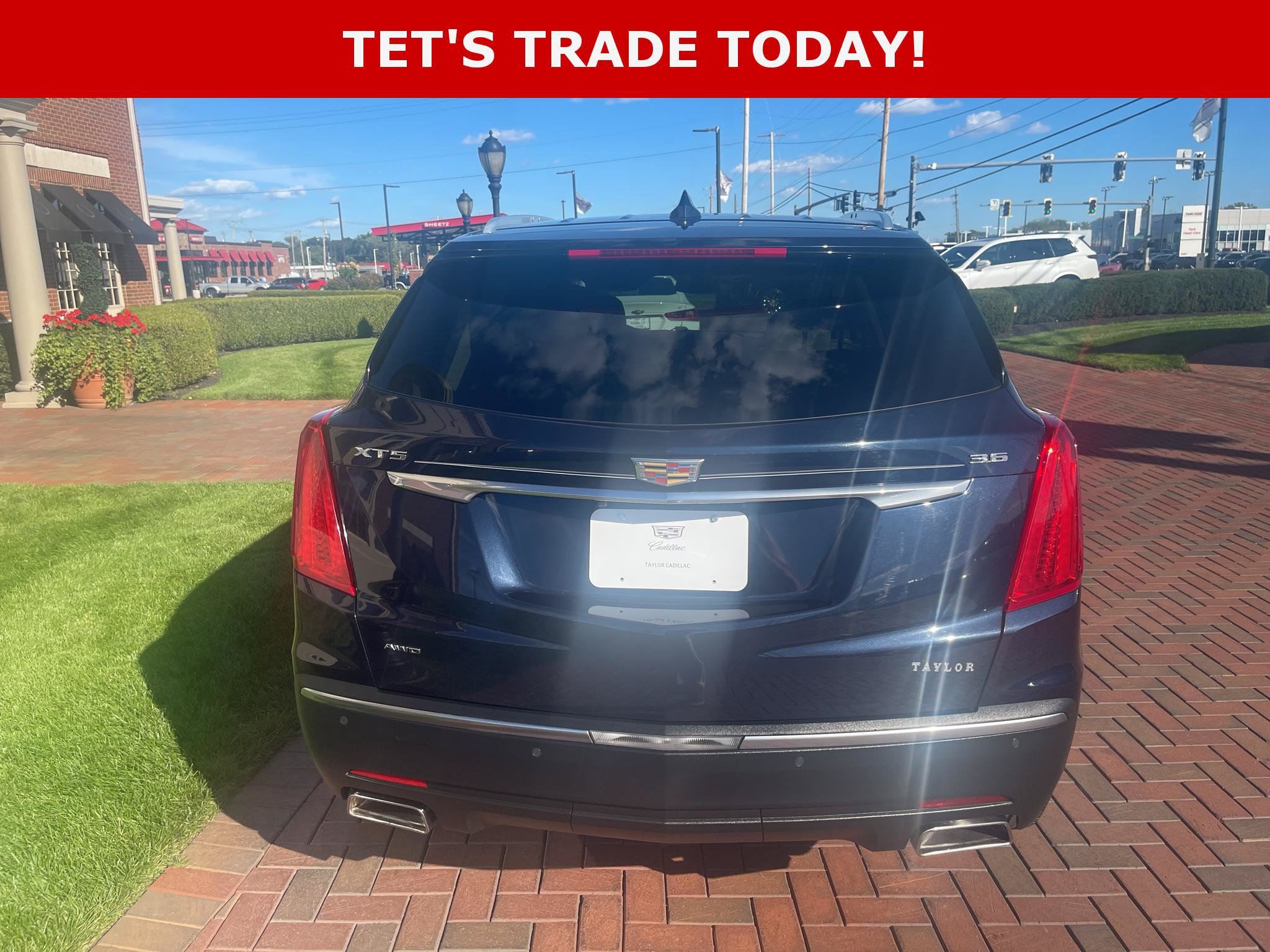 Used 2017 Cadillac XT5 Luxury w/ Driver Awareness Package AWD/4WD image 9