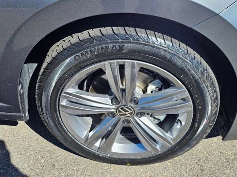 Used 2024 Volkswagen Jetta SE FWD image 10