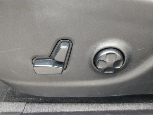 Used 2016 Jeep Cherokee Limited image 43