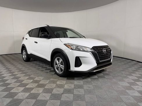 Used 2023 Nissan Kicks S FWD image 2