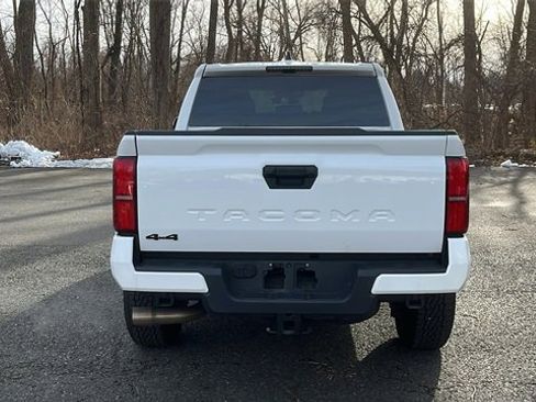 Used 2024 Toyota Tacoma TRD Off-Road image 5