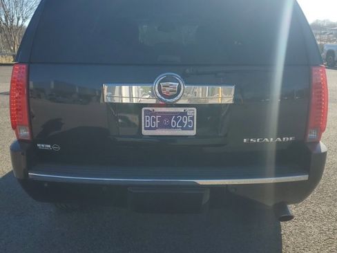 Used 2013 Cadillac Escalade Luxury image 4