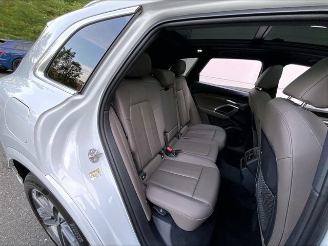 Certified 2025 Audi Q5 Premium w/ 19" Wheel Package AWD/4WD image 22