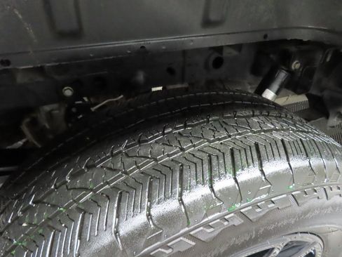 Used 2024 Ford F150 Platinum w/ FX4 Off-Road Package image 39