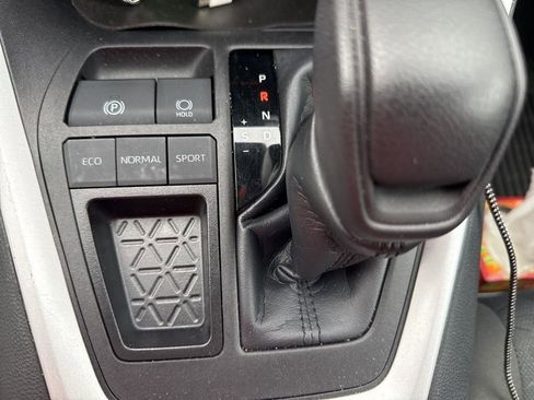 Used 2023 Toyota RAV4 XLE FWD image 33