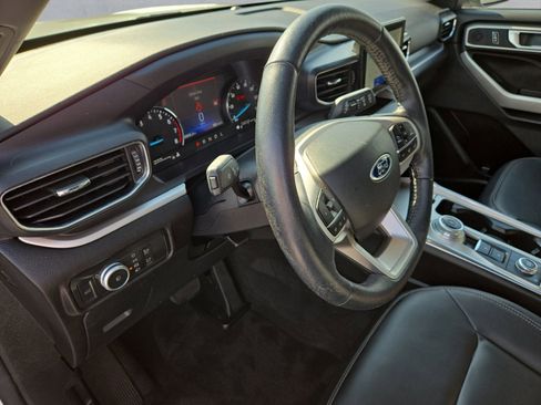 Certified 2022 Ford Explorer XLT w/ Equipment Group 202A image 11