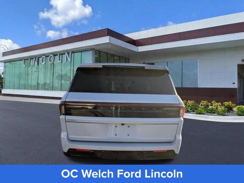 Certified 2025 Lincoln Navigator Reserve AWD/4WD image 6