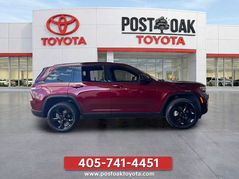 Used 2025 Jeep Grand Cherokee Limited w/ Black Appearance Package AWD/4WD image 1