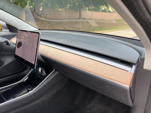 Used 2018 Tesla Model 3 Long Range image 46