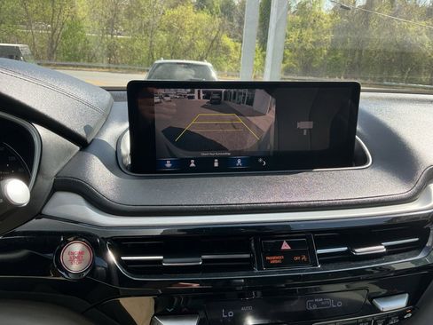 Used 2023 Acura MDX w/ Technology Package image 23