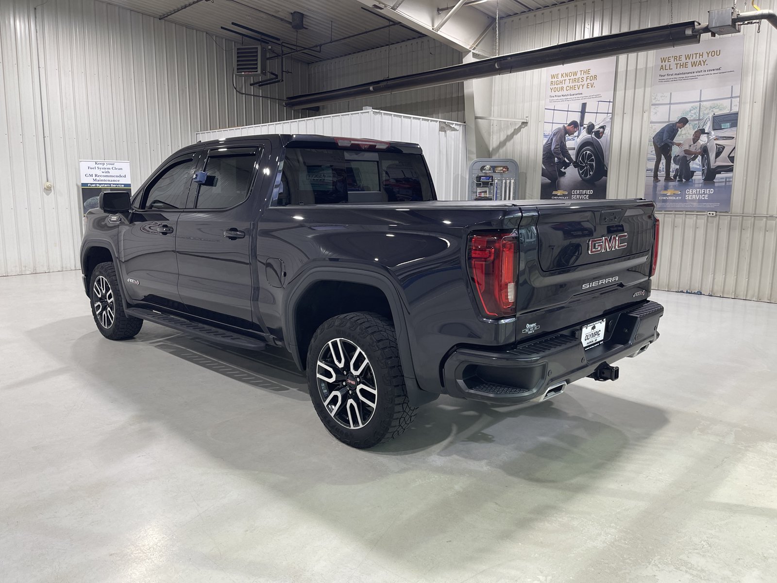 Used 2024 GMC Sierra 1500 AT4 w/ Technology Package AWD/4WD image 6