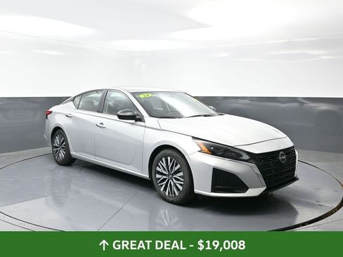 Used 2024 Nissan Altima 2.5 SV image 5