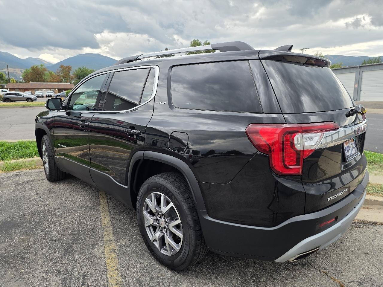 Used 2020 GMC Acadia SLT AWD/4WD image 3