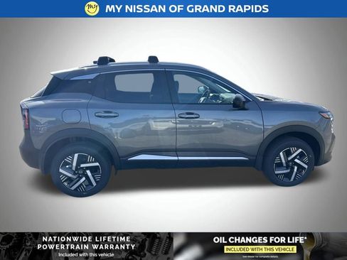 New 2026 Nissan Kicks SV w/ Charging Package FWD image 7