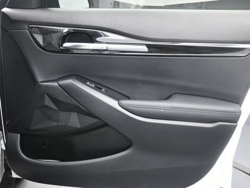 Used 2025 Kia Seltos S FWD image 28