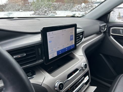 Used 2022 Ford Explorer XLT w/ Equipment Group 202A image 11