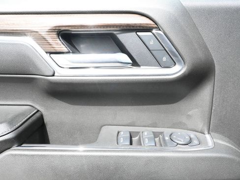 Used 2025 Chevrolet Silverado 1500 LT RWD image 9