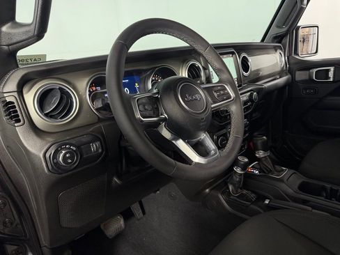 Certified 2023 Jeep Gladiator Overland w/ LED Lighting Group image 20