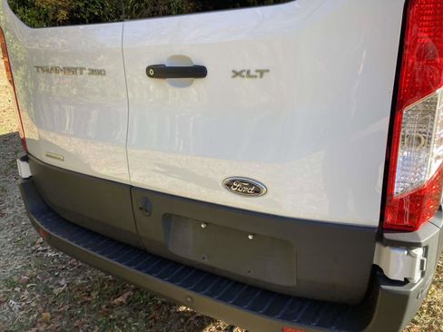 Used 2023 Ford Transit 350 XLT image 4