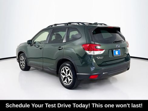 Used 2022 Subaru Forester Premium AWD/4WD image 5