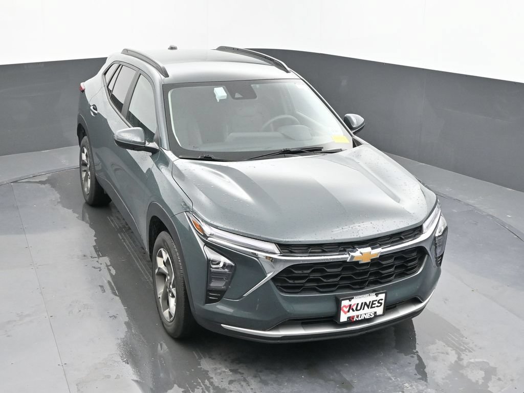 Used 2025 Chevrolet Trax LT FWD image 22