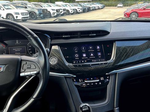 Used 2021 Cadillac XT6 Premium Luxury image 11