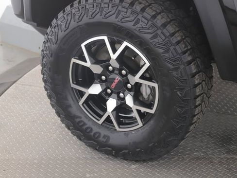 Used 2024 GMC Canyon AT4X image 13