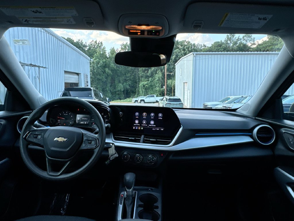 Used 2024 Chevrolet Trax LS FWD image 30