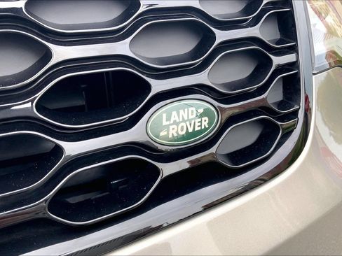 Certified 2025 Land Rover Discovery Dynamic SE AWD/4WD image 31