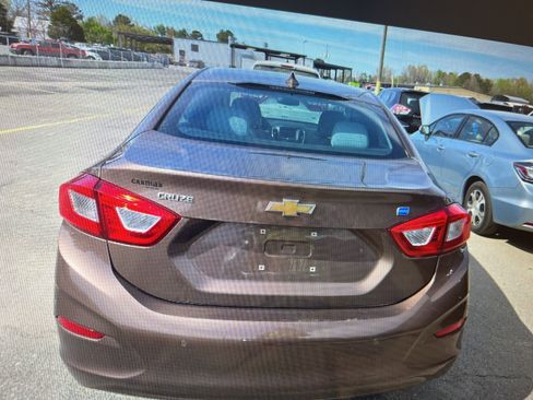 Used 2019 Chevrolet Cruze Diesel image 14