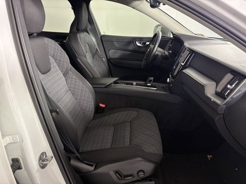 Used 2023 Volvo XC60 B5 Core image 43