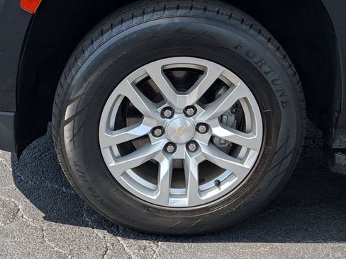 Used 2022 Chevrolet Suburban LT AWD/4WD image 9