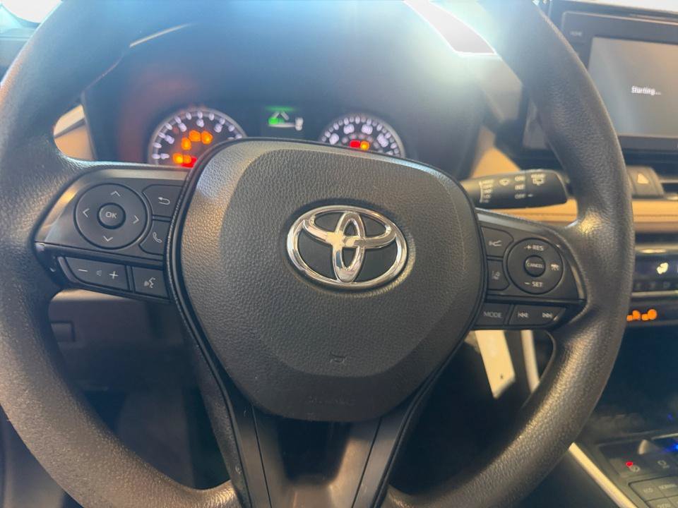 Certified 2021 Toyota RAV4 LE AWD/4WD image 13