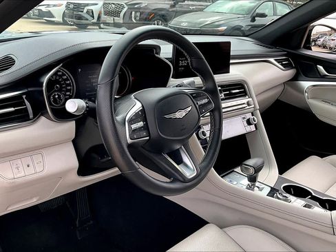Used 2025 Genesis G70 2.5T image 16