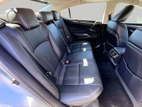 Certified 2022 Lexus ES 300h w/ Accessory Package FWD image 19