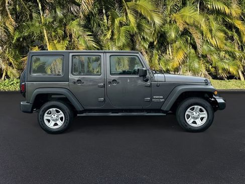 Used 2018 Jeep Wrangler Unlimited Sport w/ Connectivity Group image 4