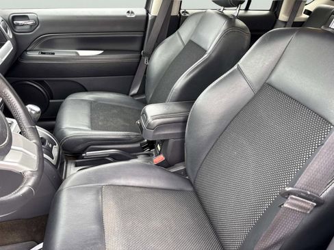 Used 2016 Jeep Compass Latitude image 25