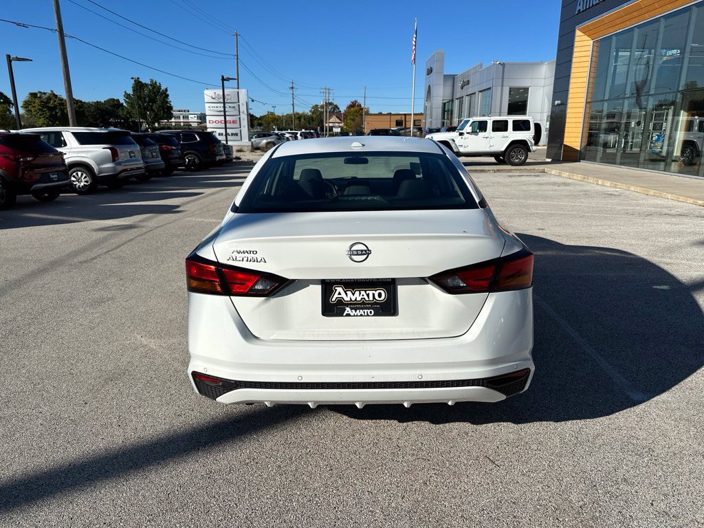 Used 2025 Nissan Altima 2.5 SV FWD image 28