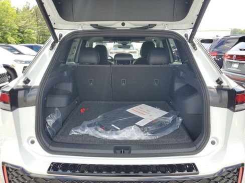 New 2026 Volkswagen Tiguan SE R-Line FWD image 8