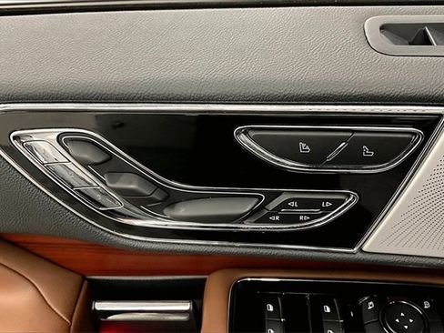 Used 2023 Lincoln Navigator Reserve image 28