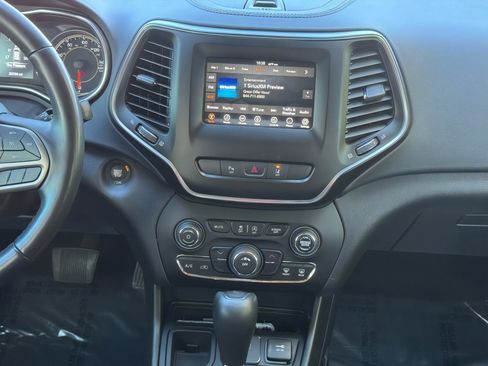 Used 2021 Jeep Cherokee Latitude Plus image 15