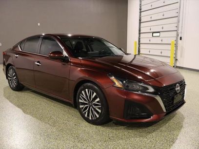 Used 2023 Nissan Altima 2.5 SV w/ SV Premium Package