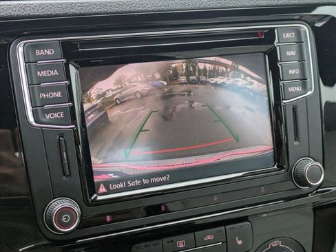 Used 2016 Volkswagen Jetta Sport w/ Lighting Package image 14