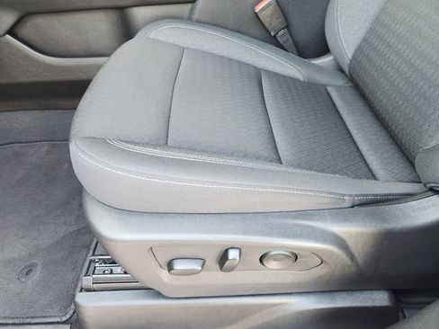 Used 2025 Chevrolet Suburban LS RWD image 26