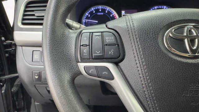 Used 2019 Toyota Highlander LE FWD image 29