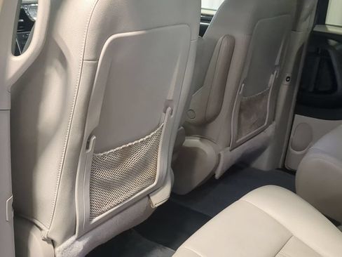 Used 2016 Chrysler Town & Country Touring w/ Driver Convenience Group FWD image 22