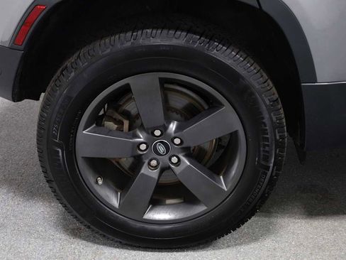 Used 2020 Land Rover Defender 110 SE image 36